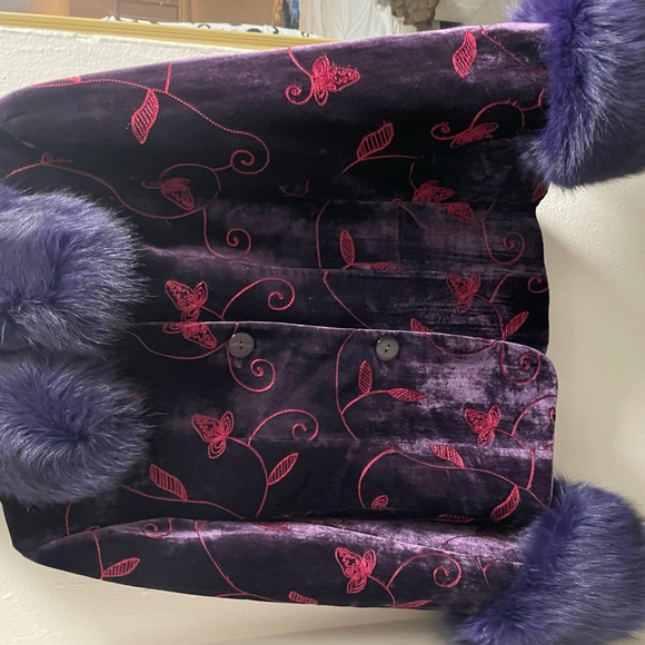 Todd Smith purple velvet jacket with faux fur collar and sleeves, Size 8 - Picture 2 of 3